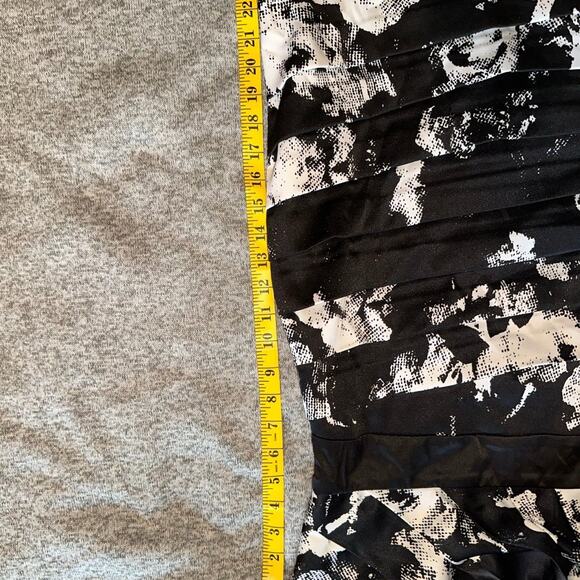 One Shoulder Black And White Dress - Picture 7 of 7